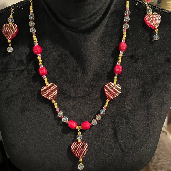 Heart jewelry set is red and gold. Perfect Valentine comes beautifully wrapped! - Picture 7 of 9